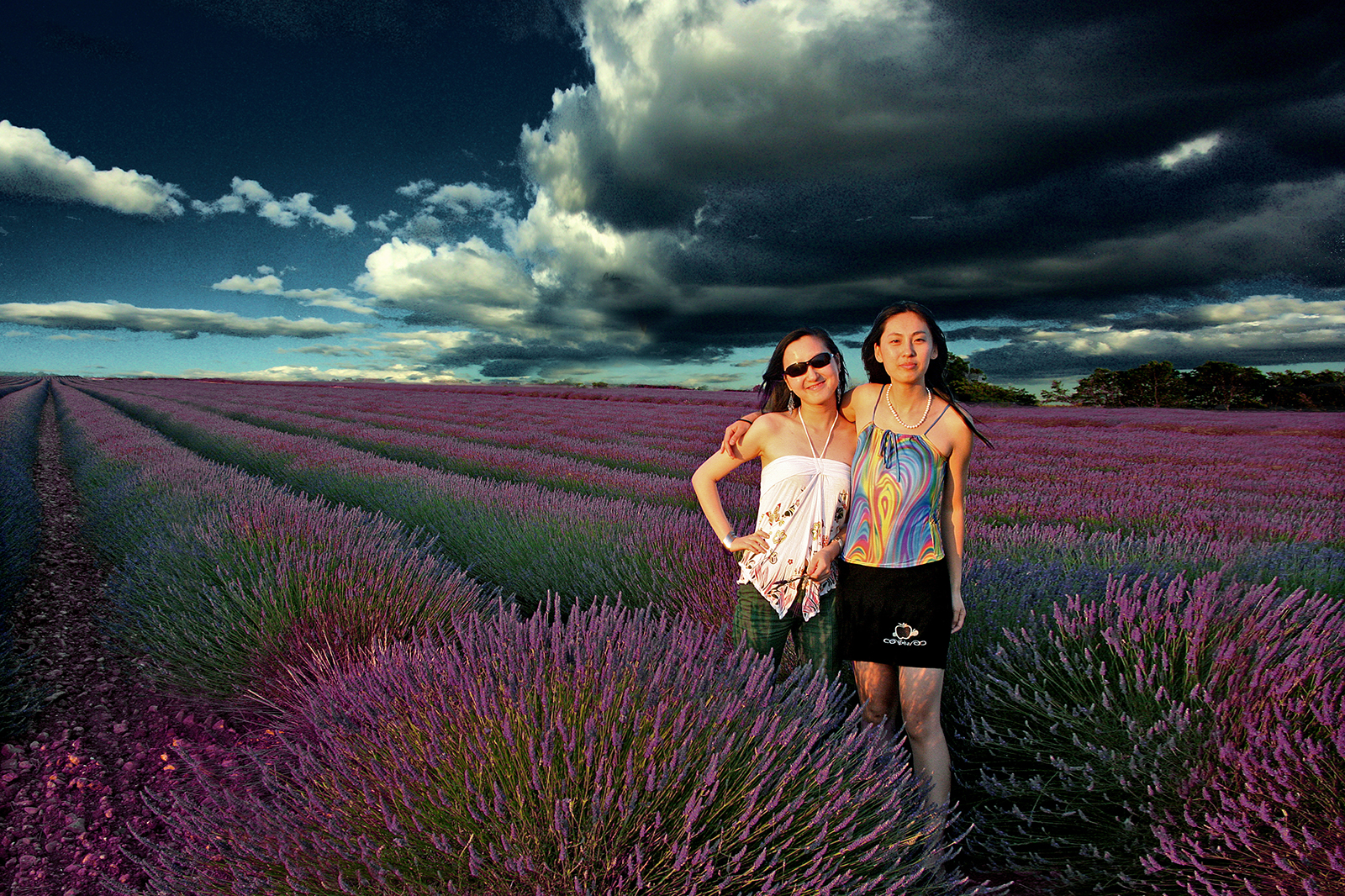 8. 法国《阳光下的女孩》王志平.jpg 8. 法国《阳光下的女孩》王志平.jpg