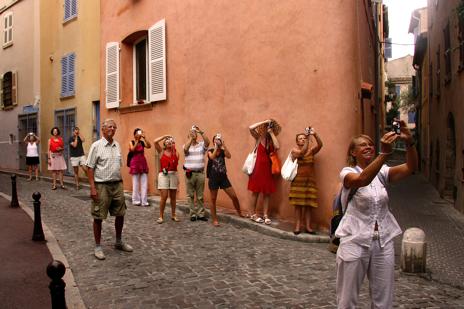 1. 法国《街头拍照》王志平.jpg 1. 法国《街头拍照》王志平.jpg